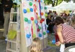 Farbe tritt aus zerplatzten Ballons